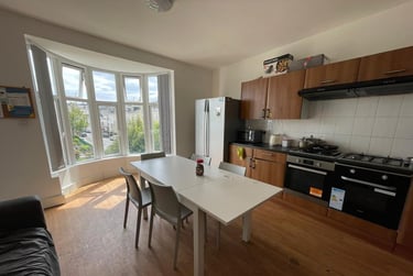 6 bed flat, 10 Lisson Grove, Mutley, Plymouth, PL47DN - Image 1